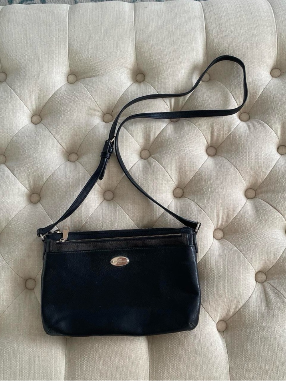 Classic Black Crossbody Bag - Unbranded
